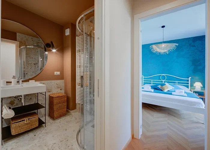 Pandora View - Happy